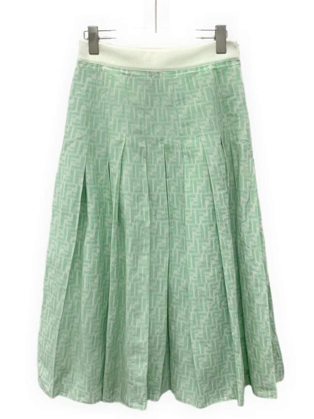H32180 Fendi Fendi light green double pleated long skirt 42 yards 99